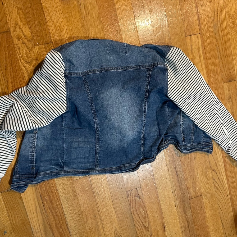 Jean jacket - Picture 2 of 3
